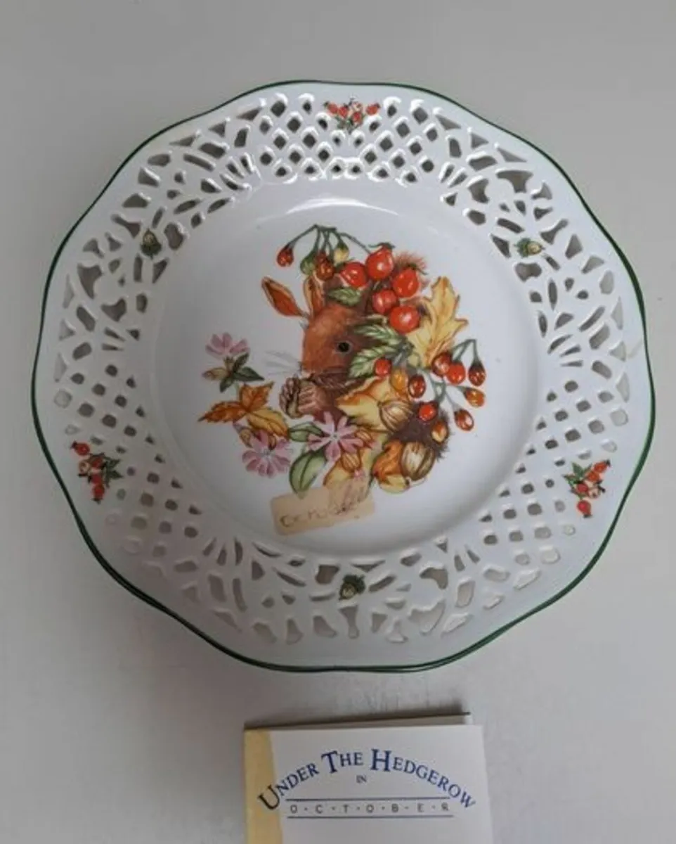 Under the Hedgerow Wall plate - Image 1