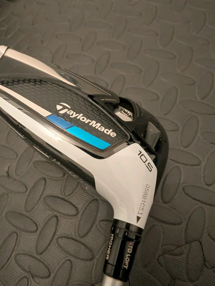 TaylorMade Sim Driver 10.5 degrees Extra Stiff - Image 1