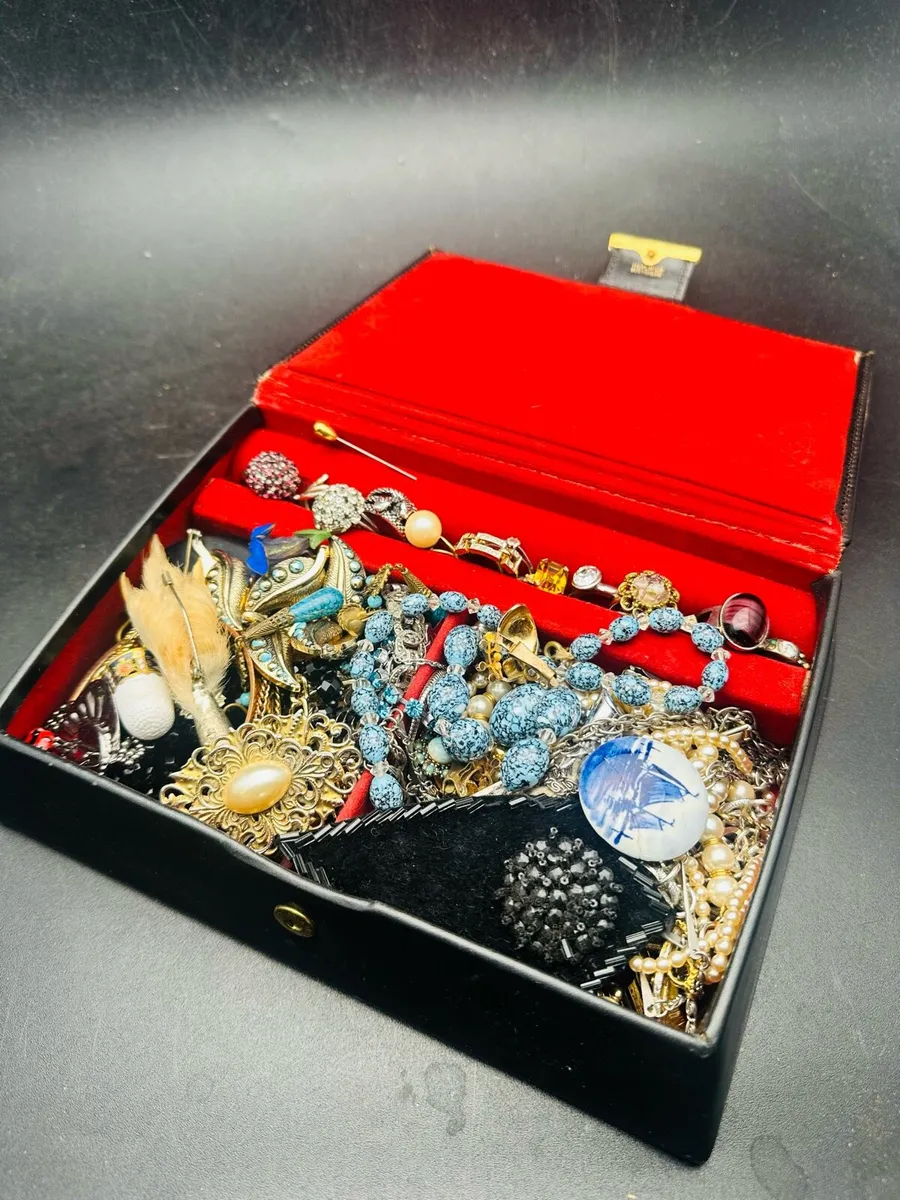 Antique Auction - Image 1