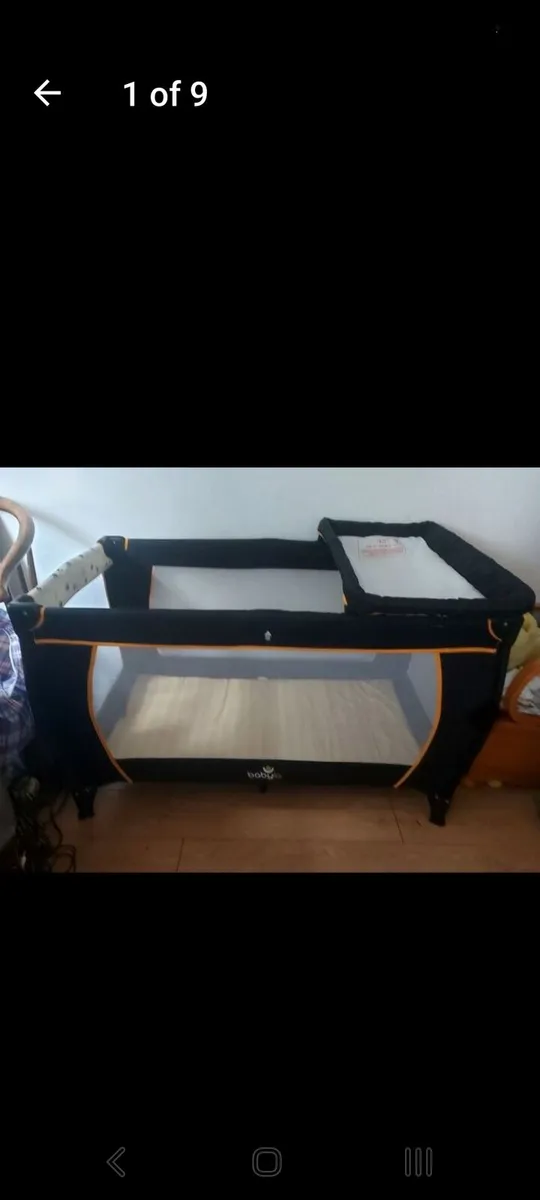 Travel cot with changer - Image 3
