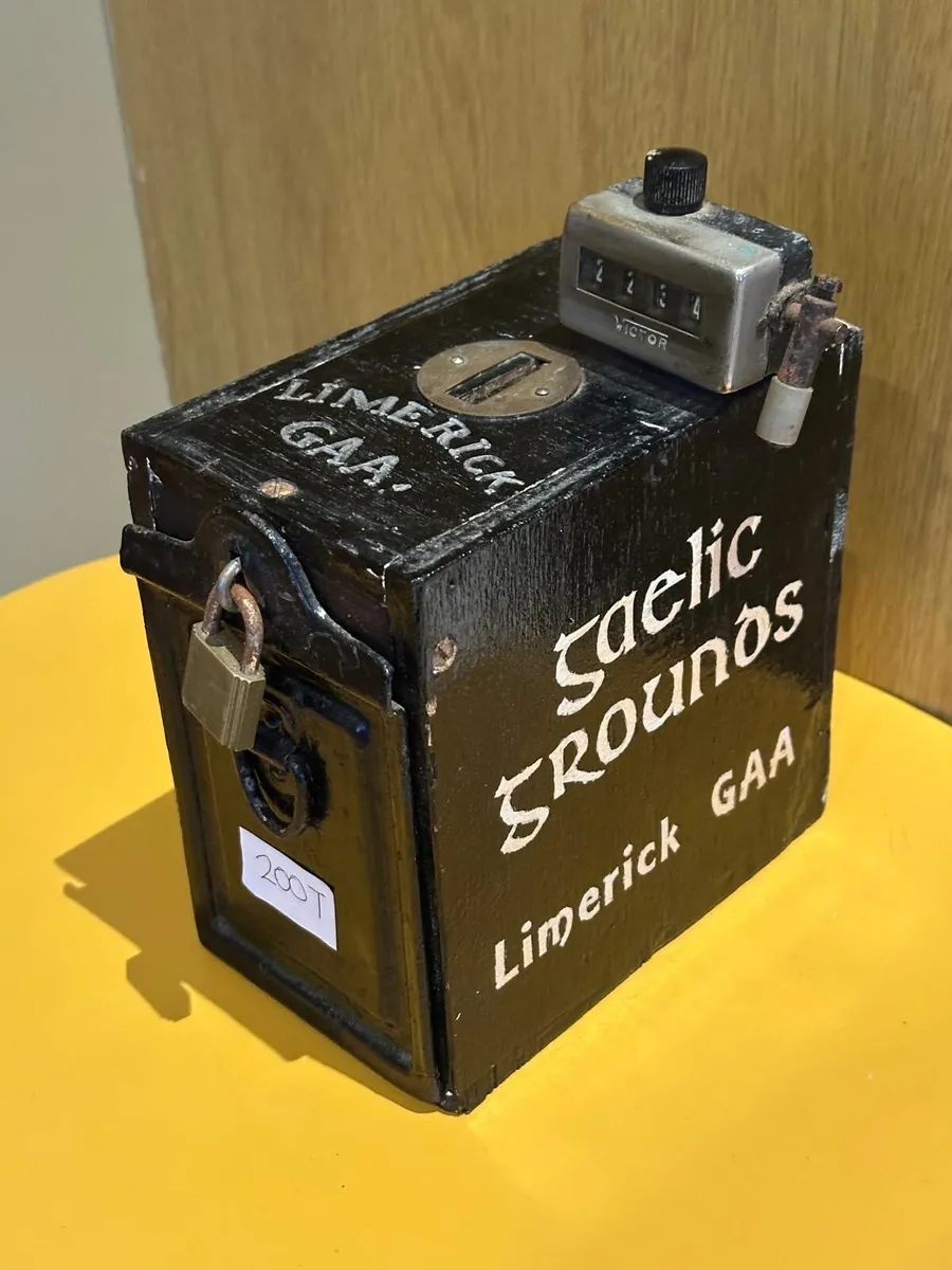 Antique auction GAA memoribilia - Image 4