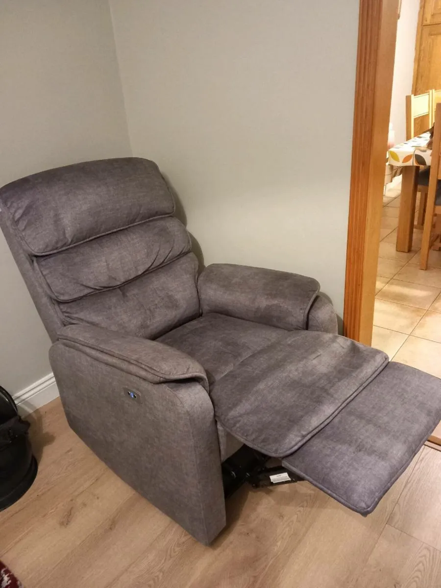 Reclining chair - Image 2