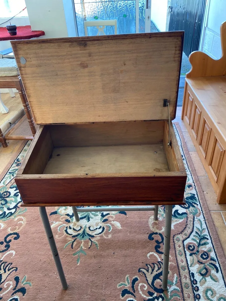 Old school desk - Image 2