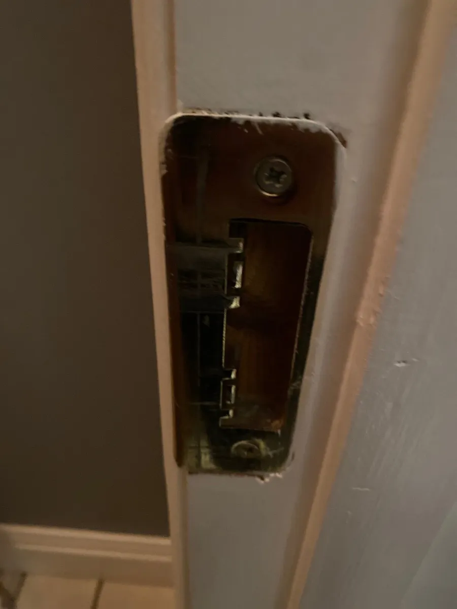 Door handles & lock - Image 2