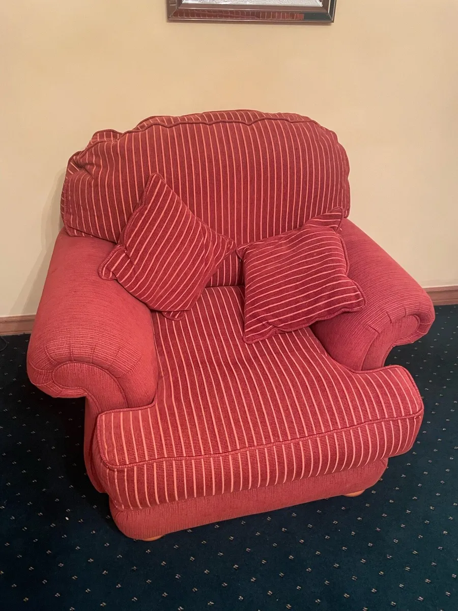 3 Piece Suite - Image 3