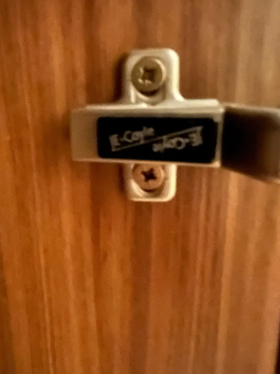 Display and storage cabinet - Image 2