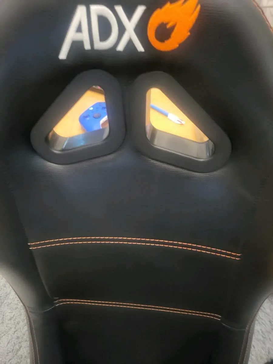 Gaming chair and logitech steering wheel - Image 4