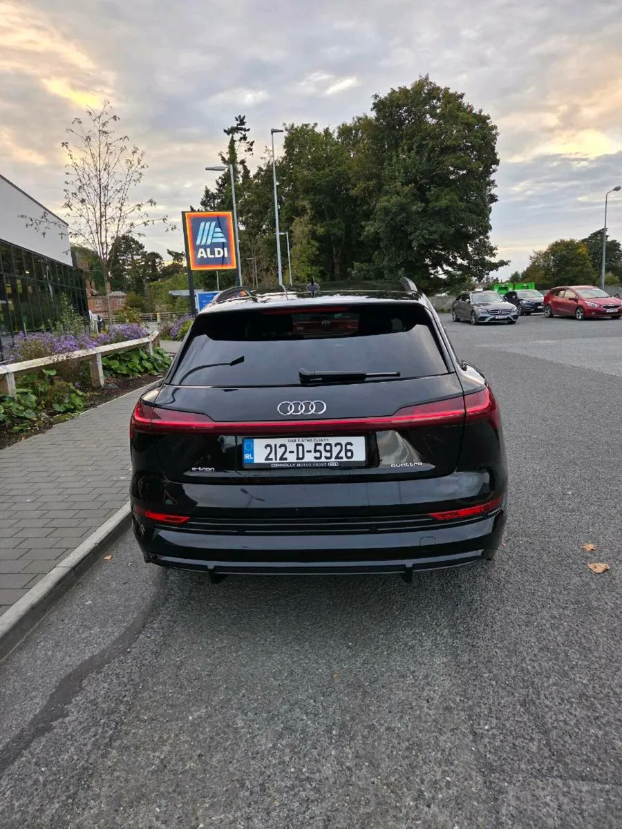 Audi etron 55 S Line - Image 3
