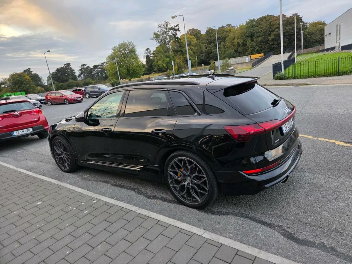 Audi etron 55 S Line - Image 4