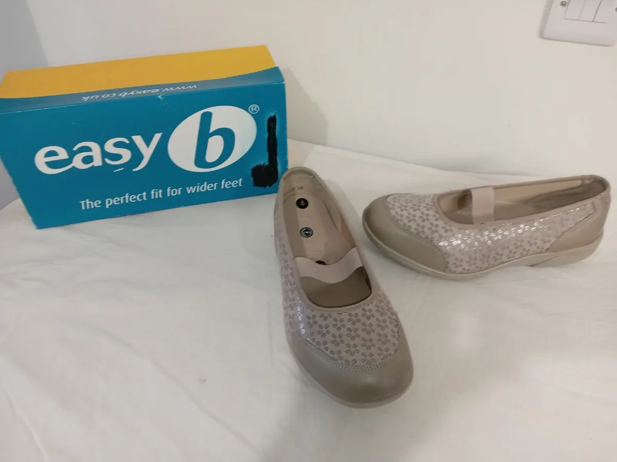 Easy b ladies wide fit slip on shoes - Image 1