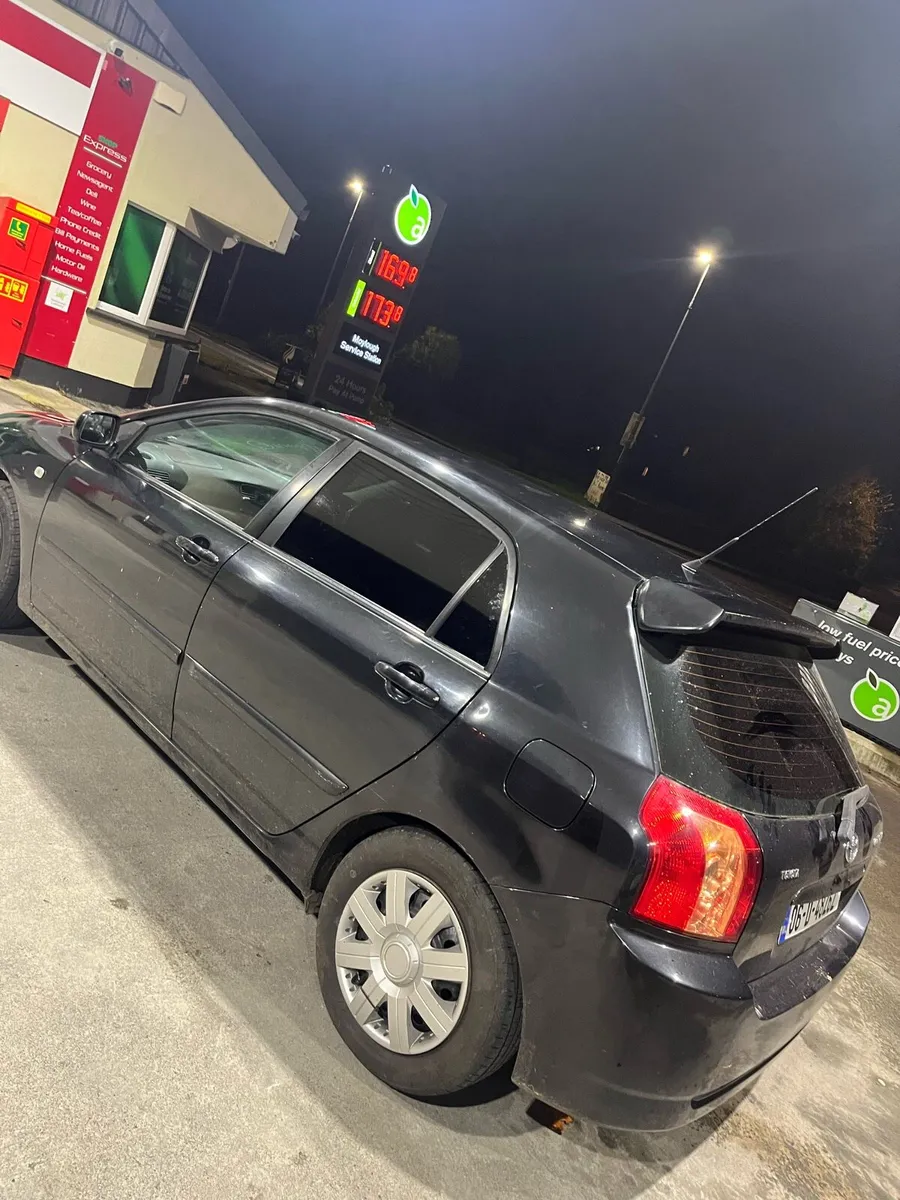 E12 Toyota Corolla - Image 2