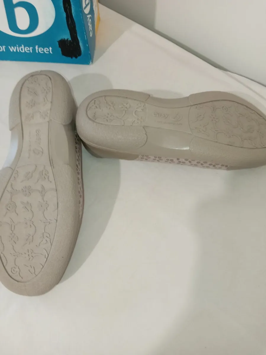 Easy b ladies wide fit slip on shoes - Image 3
