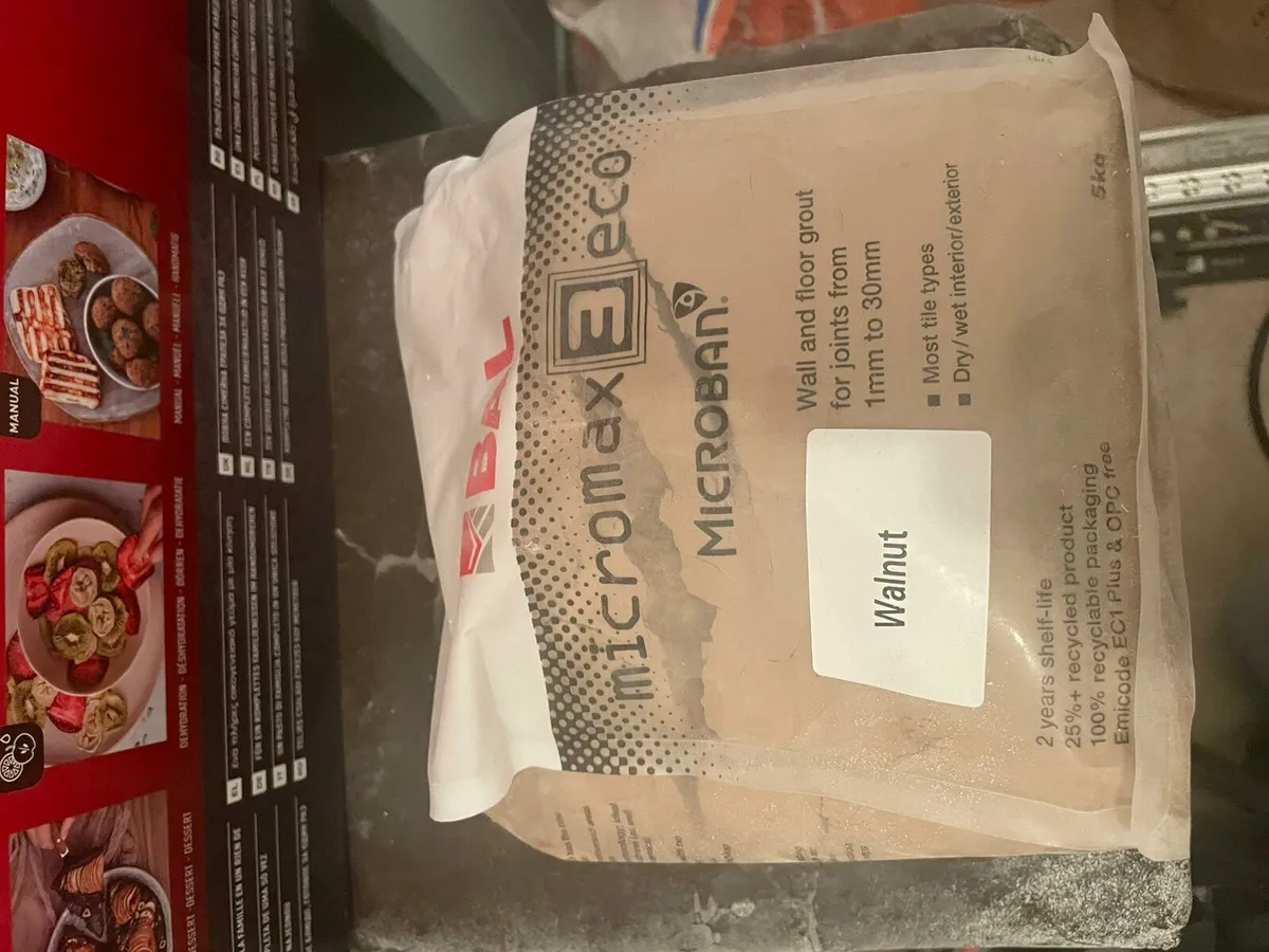 12mm AC5 Laminate flooring and 5kg walnut grout - Image 4