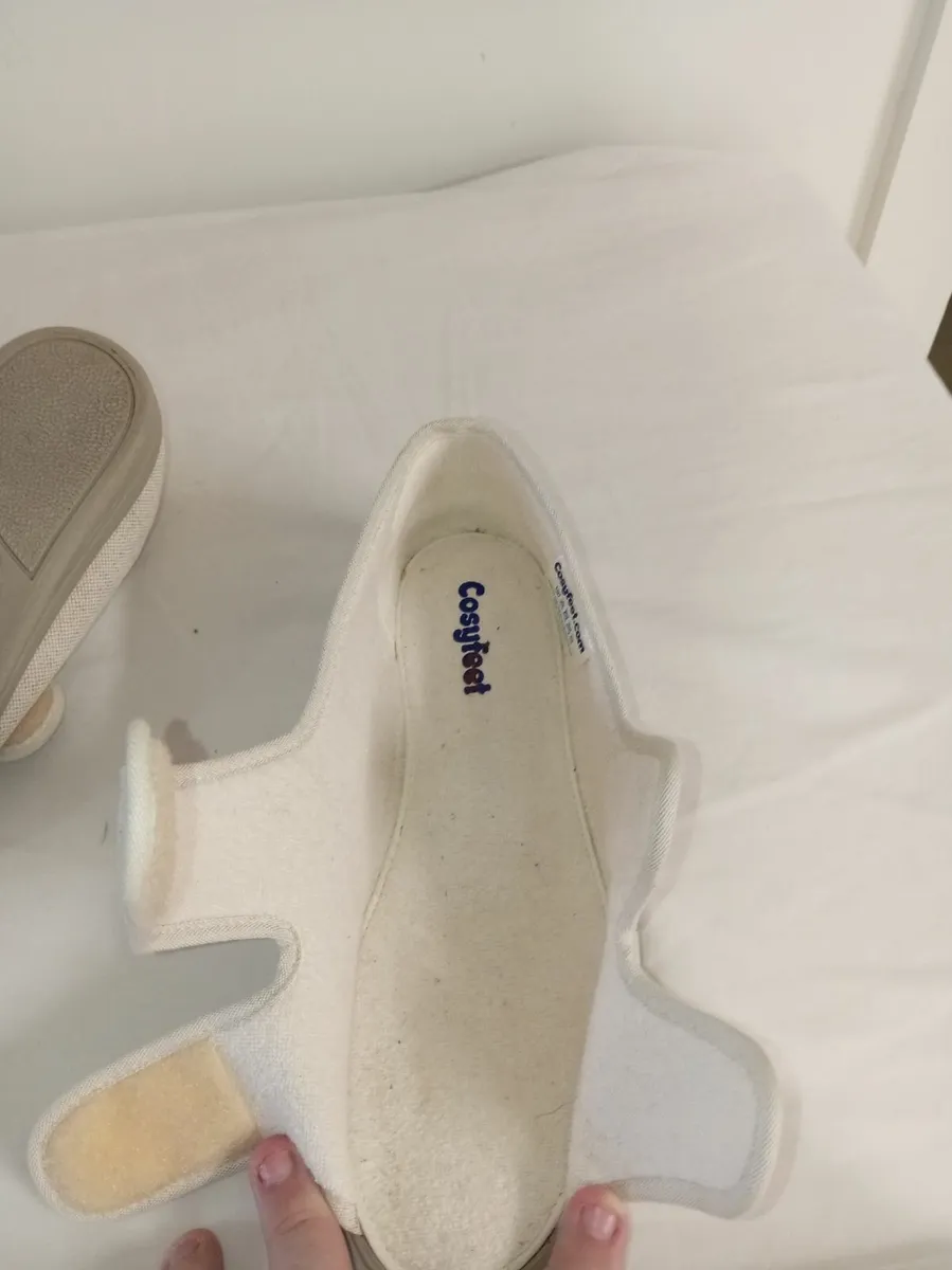 Cosy feet wide fit ladies slippers - Image 3