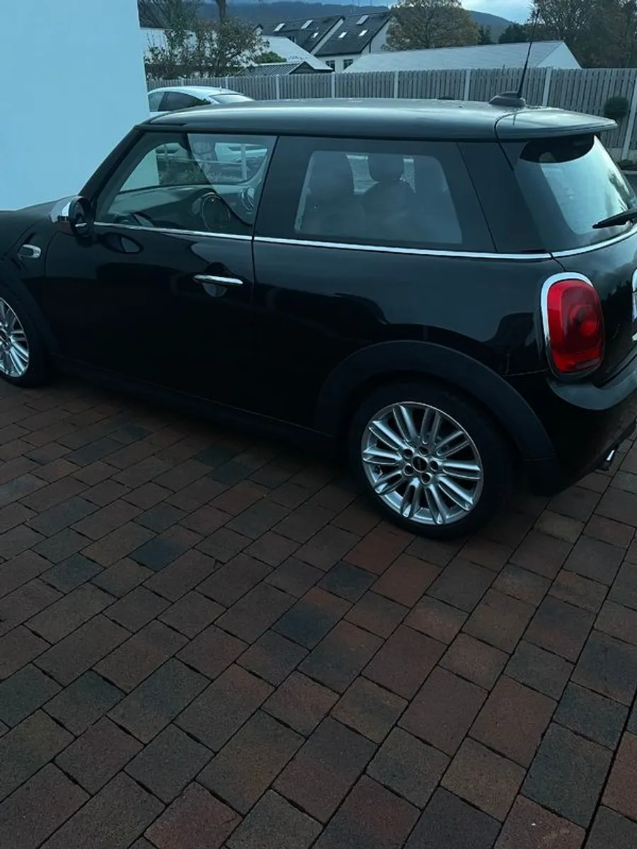 2017 Mini Cooper D - Image 3