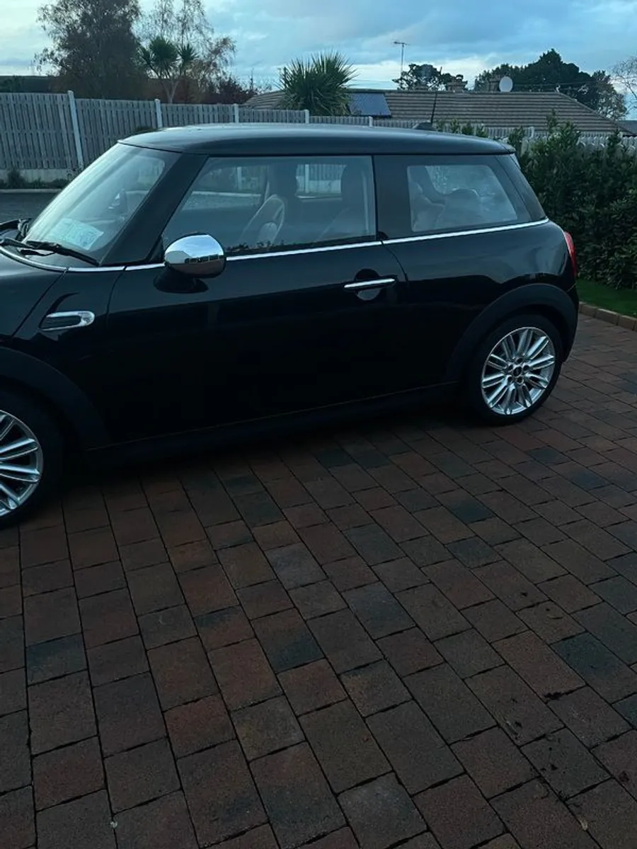 2017 Mini Cooper D - Image 4