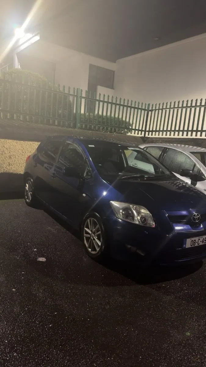 Automatic Toyota Auris 2008 - Image 1