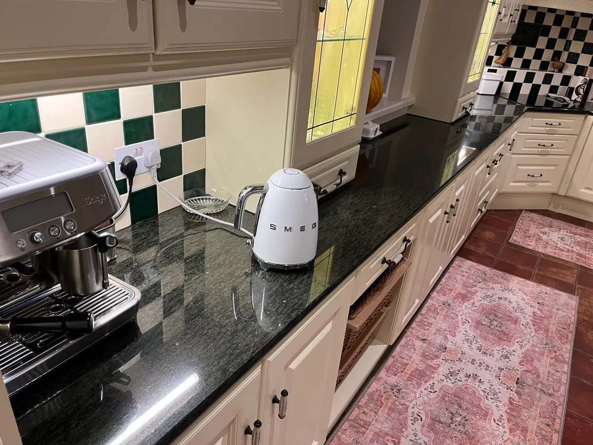 Granite kitchen counter - Image 1