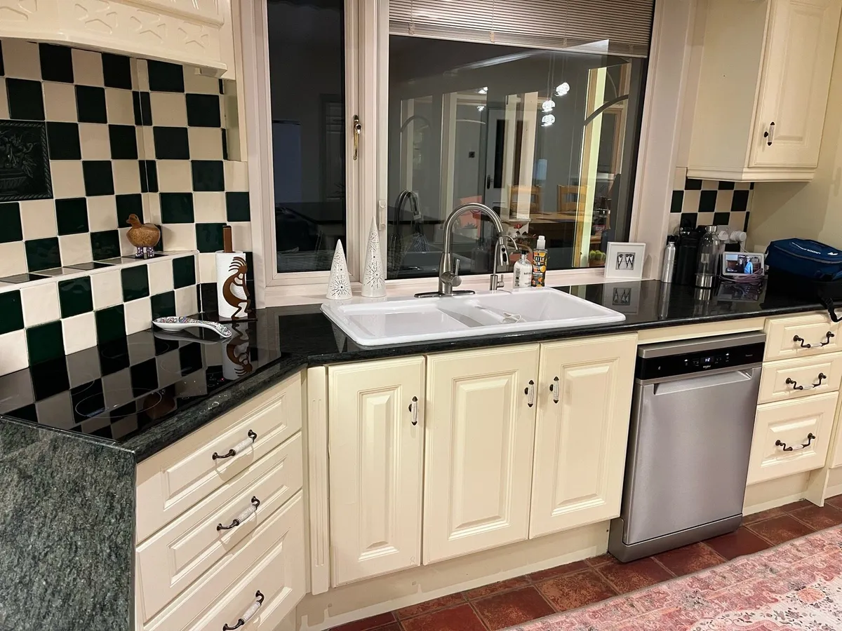 Granite kitchen counter - Image 2