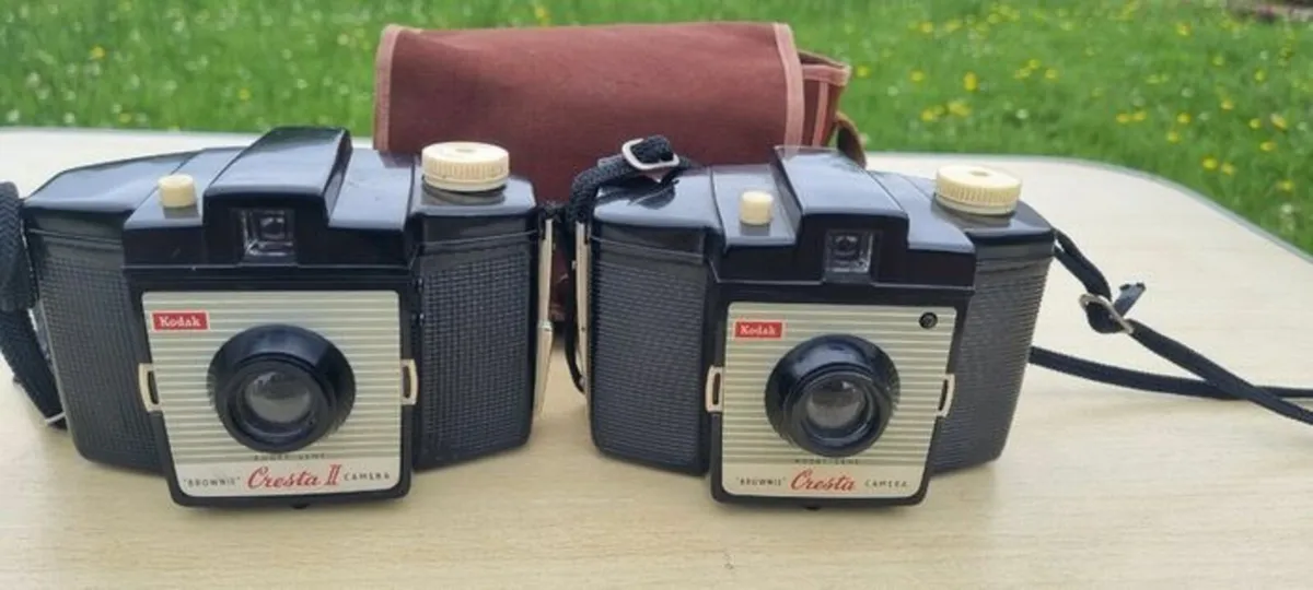 Two Kodak Brownie Cresta cameras - Image 1