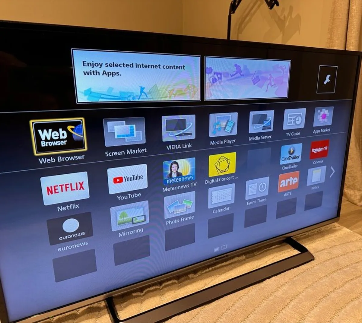 Panasonic smart TV - Image 2