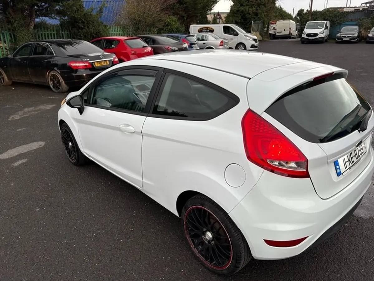 2011 Ford Fiesta - Image 3