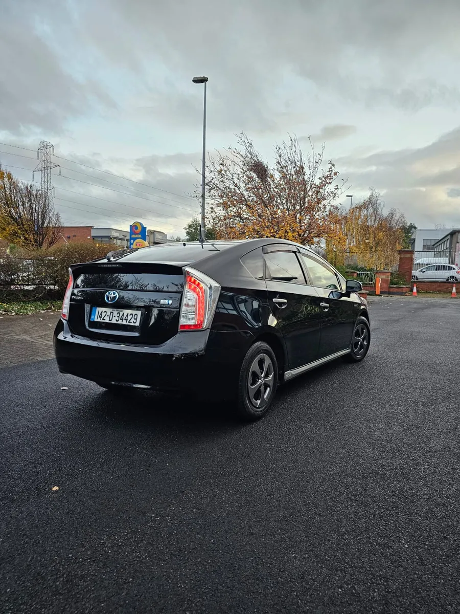 Toyota Prius 2014 Automatic Hybrid - Image 3