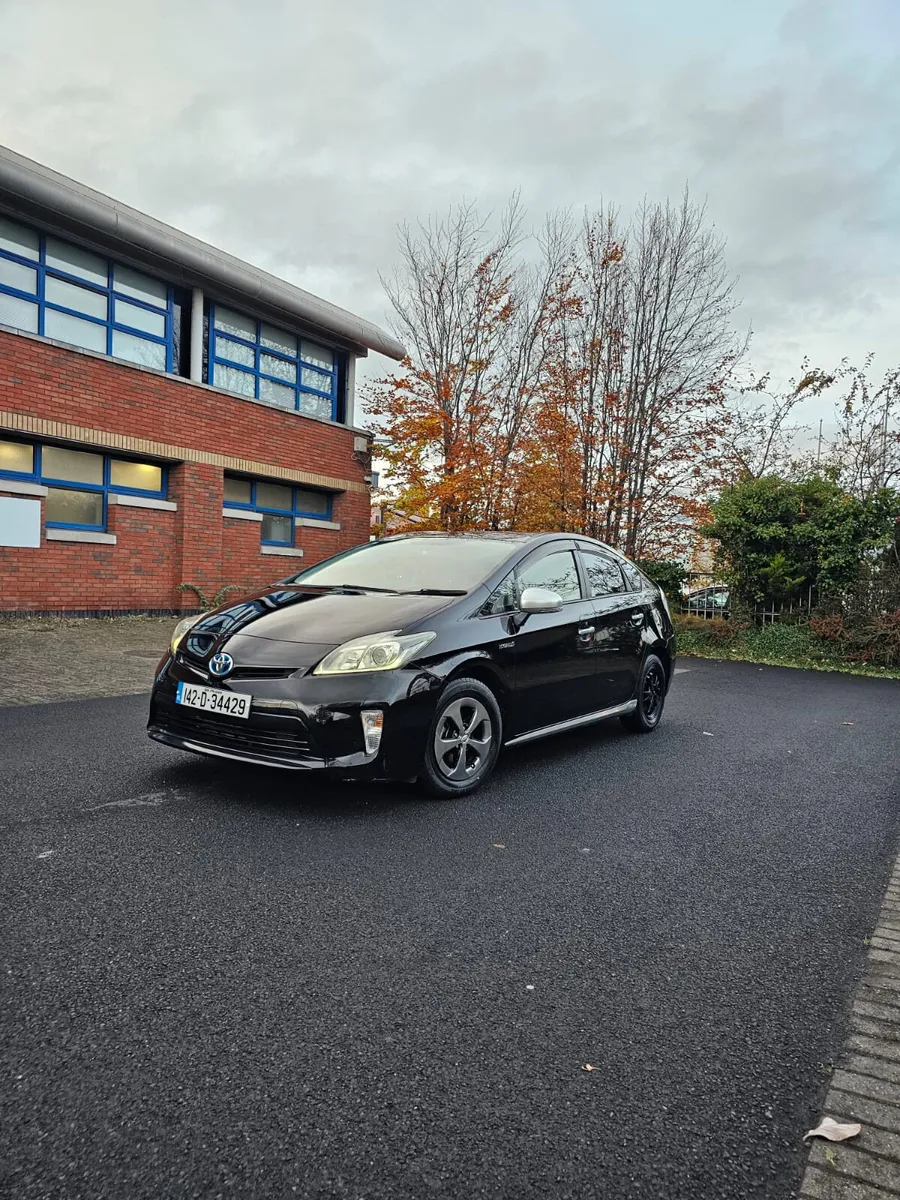 Toyota Prius 2014 Automatic Hybrid - Image 4