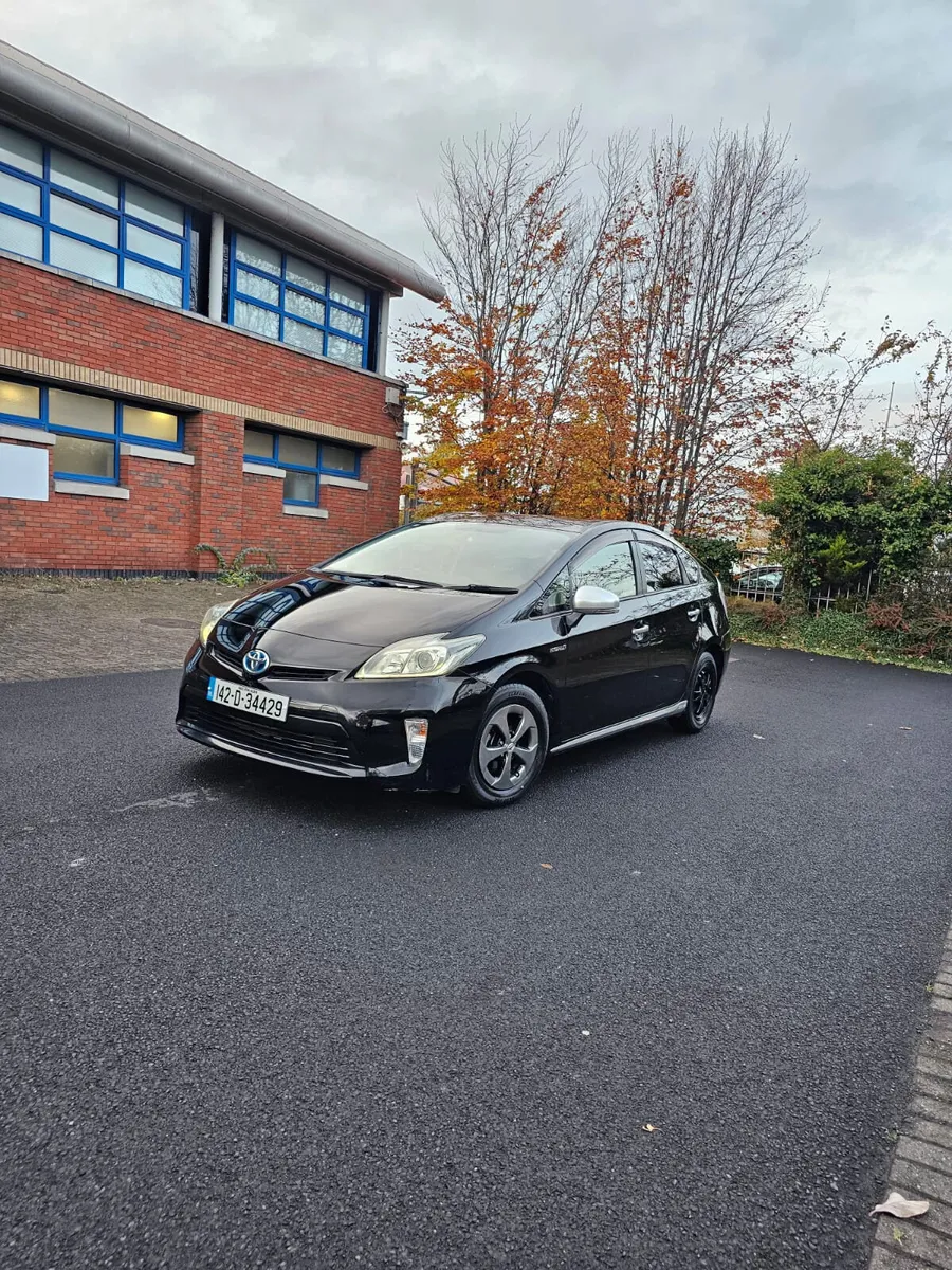 Toyota Prius 2014 Automatic Hybrid - Image 1