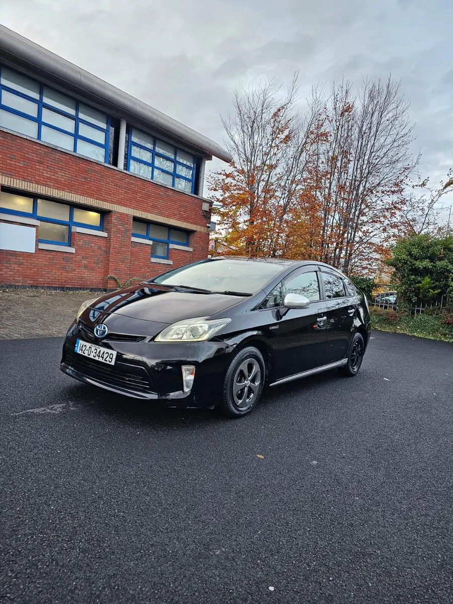 Toyota Prius 2014 Automatic Hybrid - Image 2