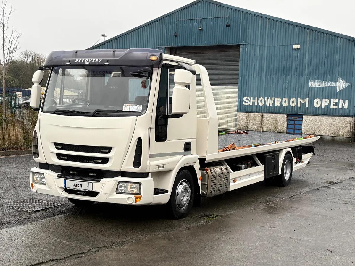 ABSOLUTELY STUNNING 2015 TILT AND SLIDE - Image 3