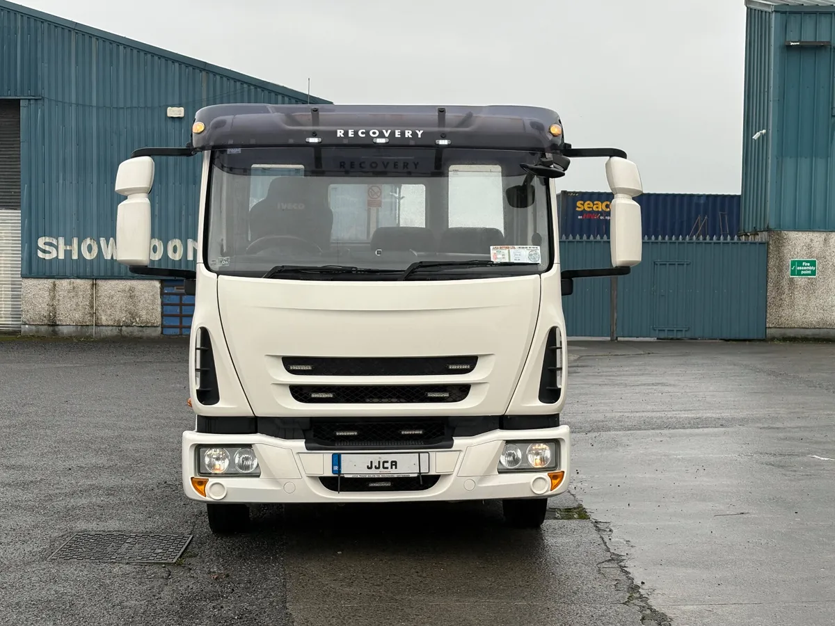 ABSOLUTELY STUNNING 2015 TILT AND SLIDE - Image 2