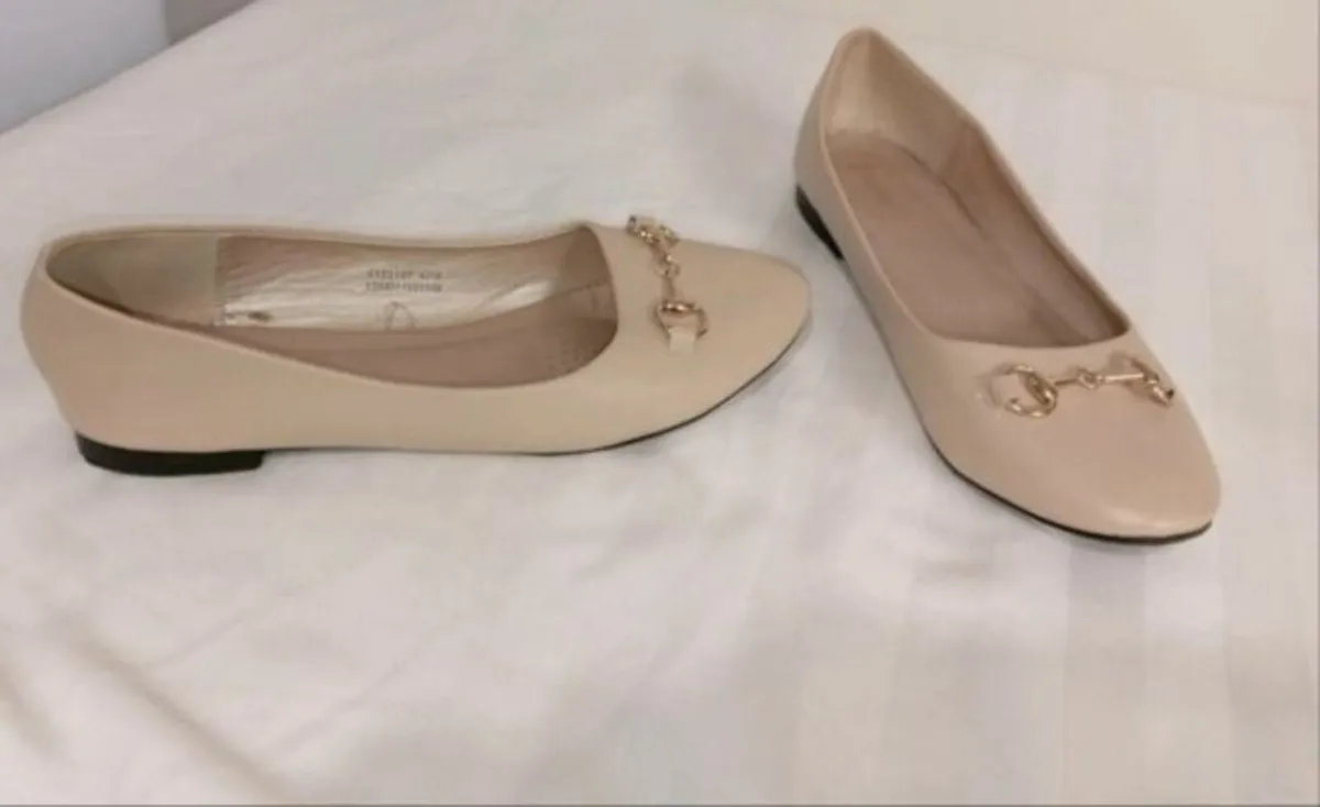 Ladies beige shoes