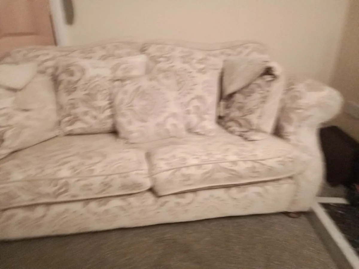 3 piece couch - Image 4