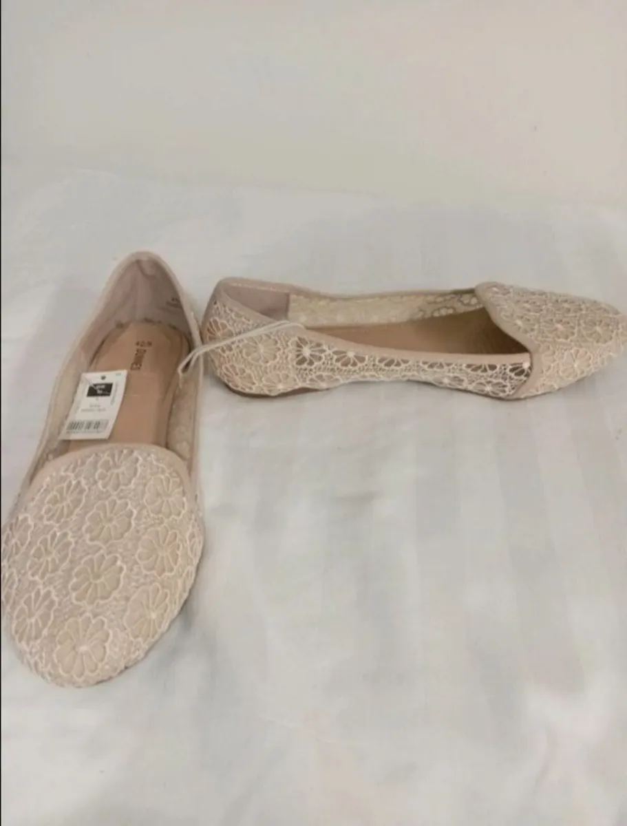 Ladies nude broidery loafers new - Image 2