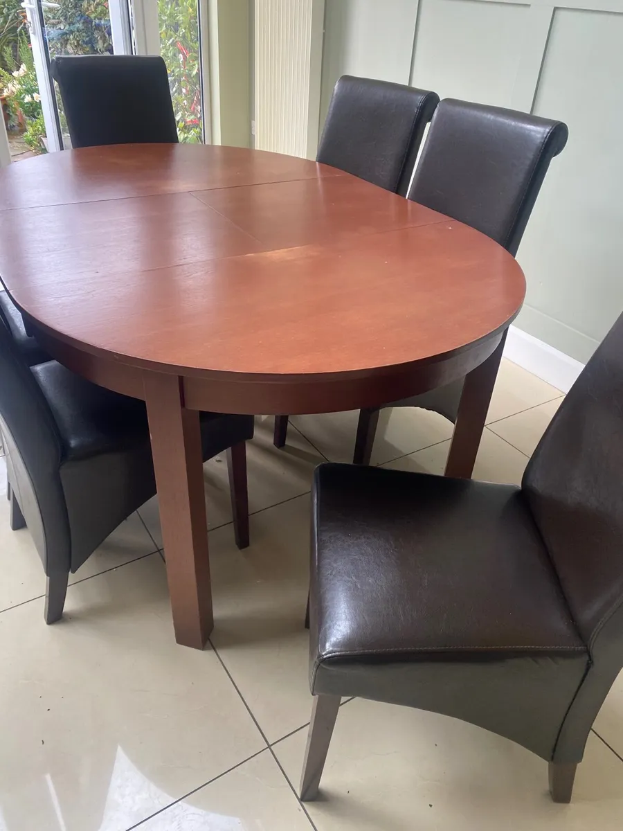 Table & 6 chairs - Image 1