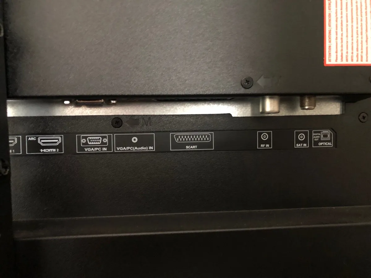 40" Smart TV - Image 3