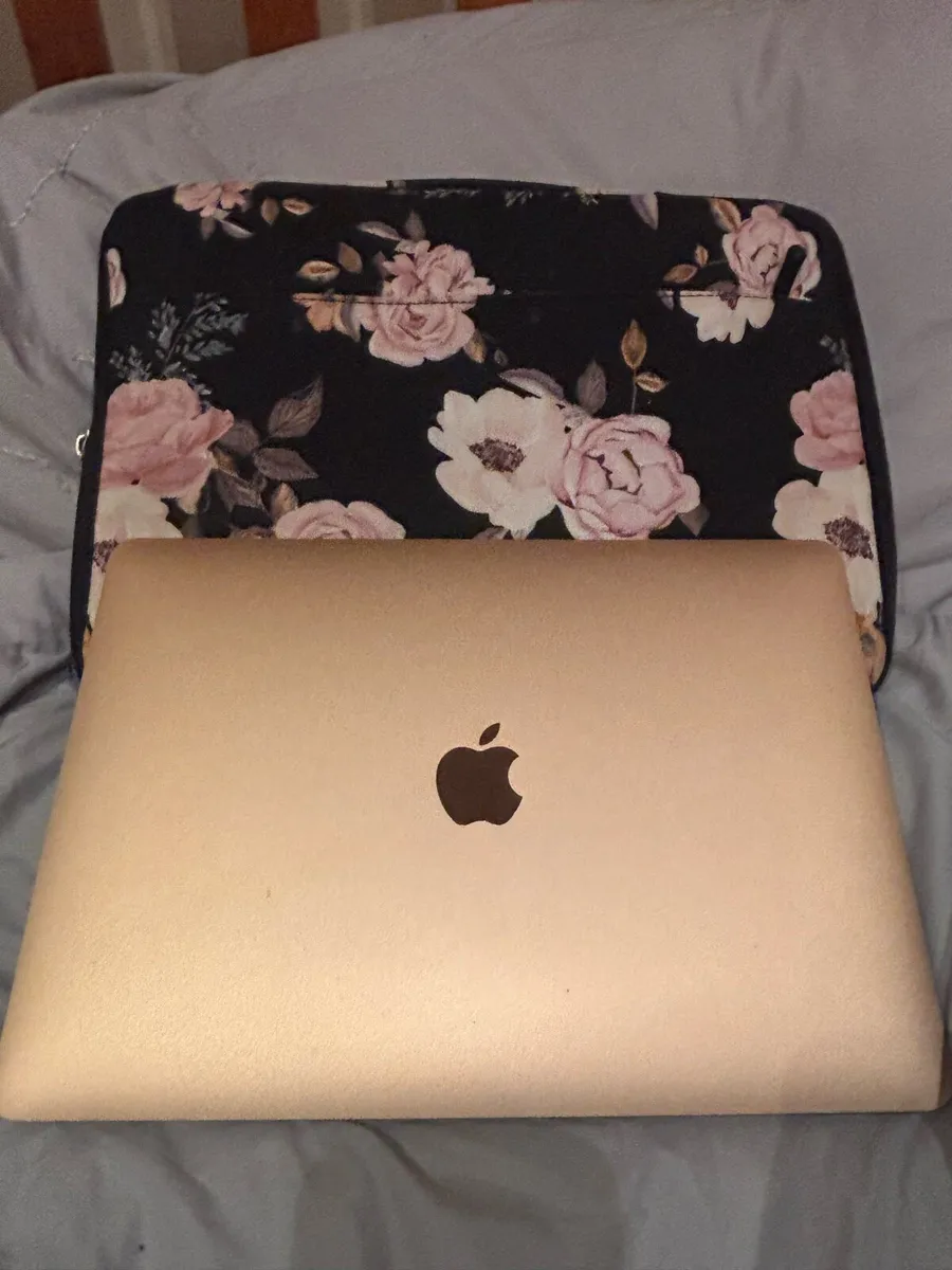 Apple 13 inch MacBook Air- Rose Gold - Image 2