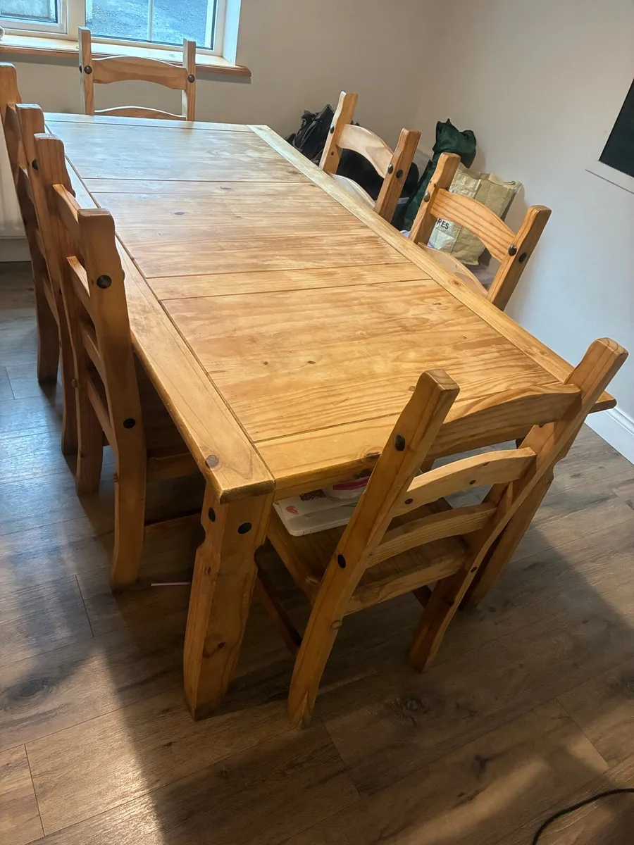 Kitchen table and chairs - Image 1