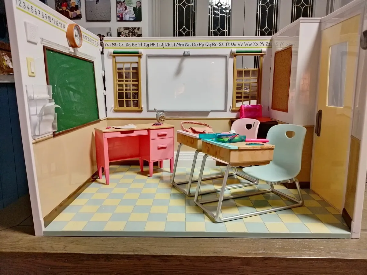 Our generation school room awesome academy playset - Image 3