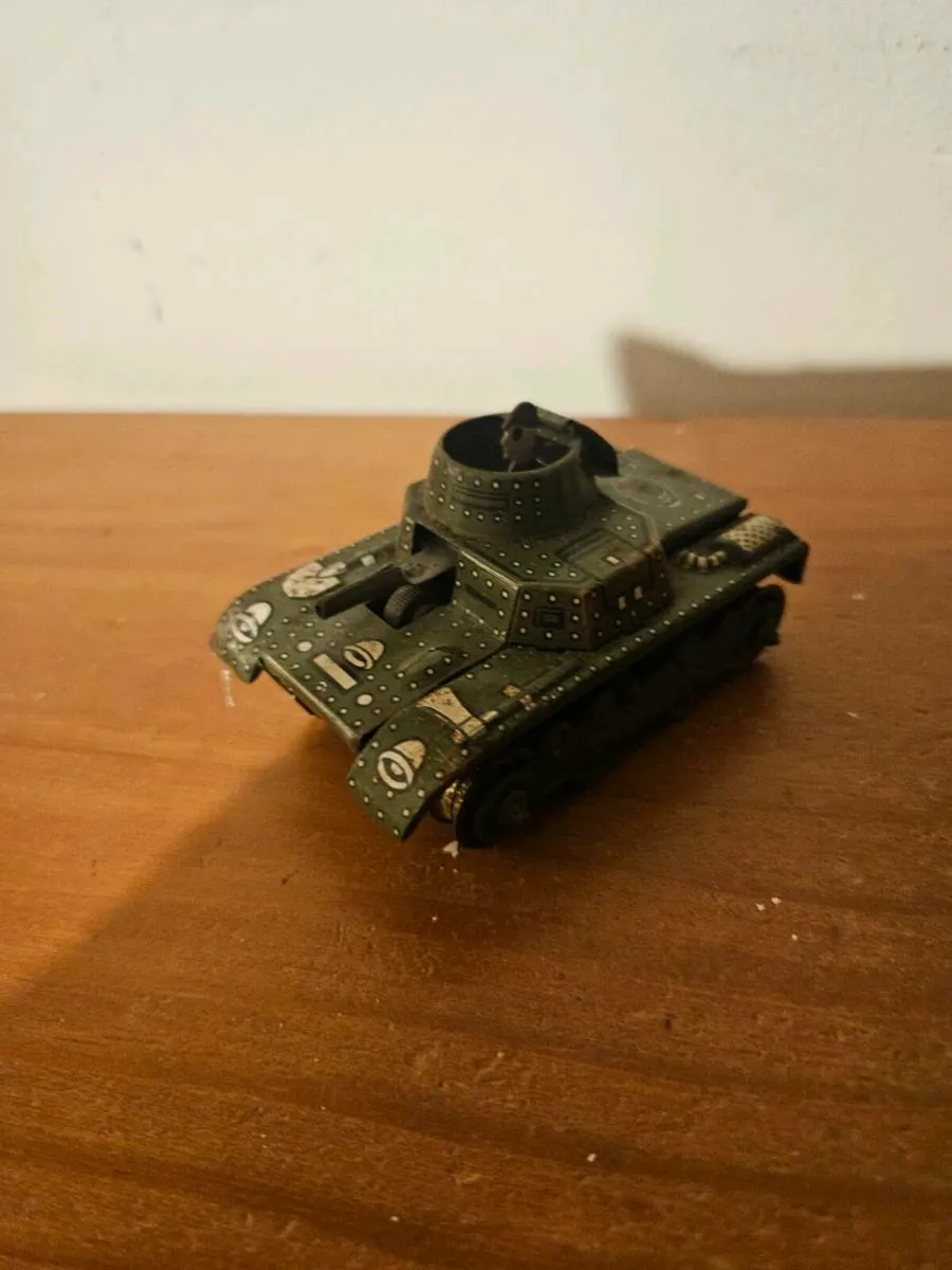 Vintage Tinplate Tank - Image 1