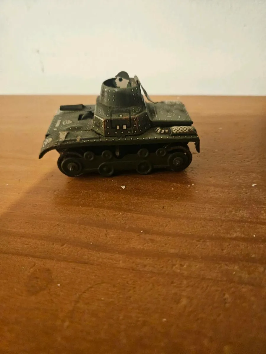 Vintage Tinplate Tank - Image 4