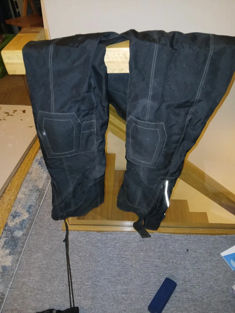Motorcycle jacket and trousers - Image 1