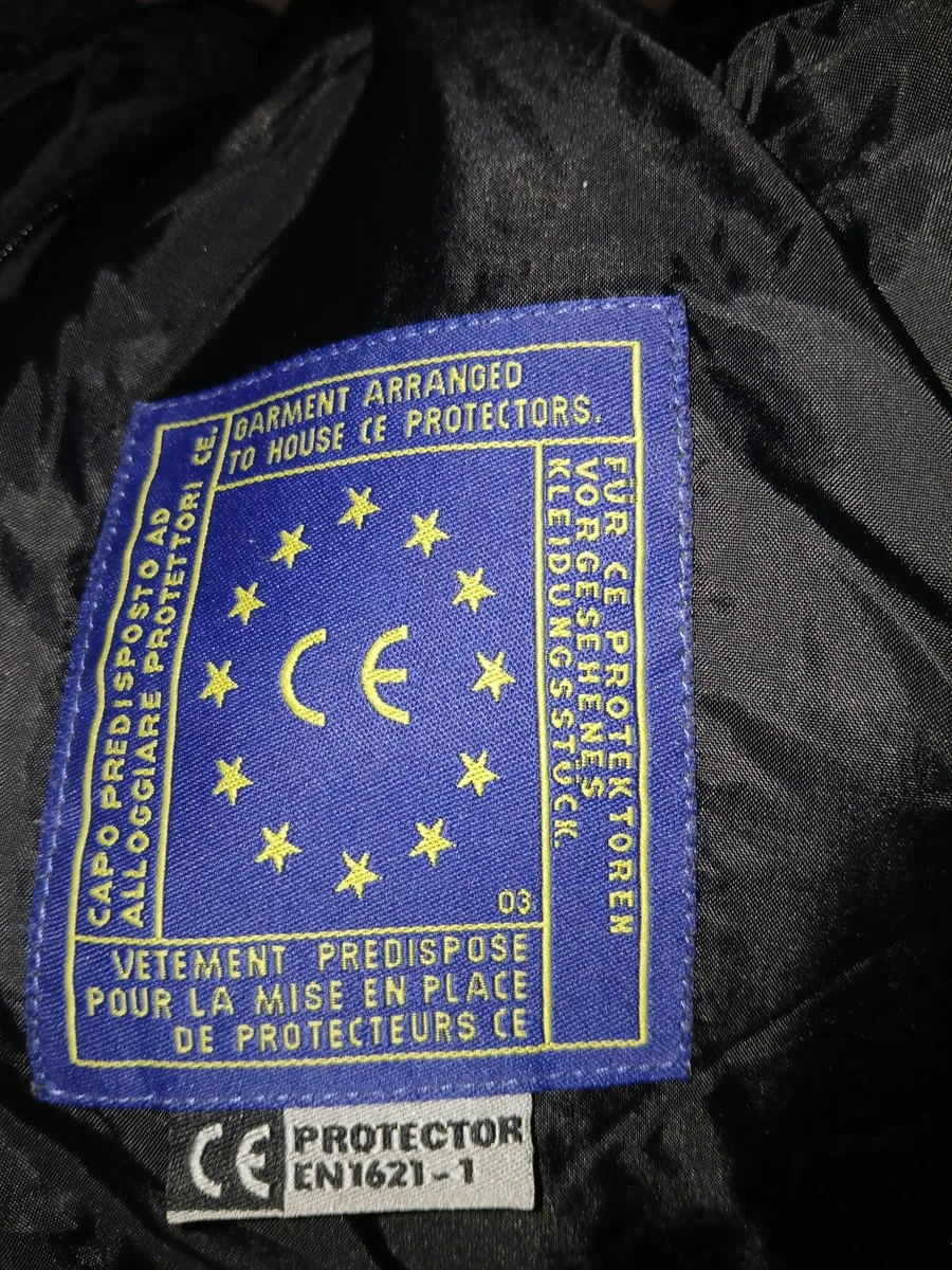 Motorcycle jacket and trousers - Image 3