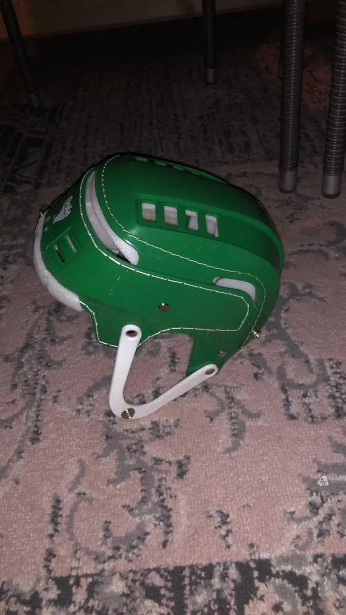 Hurling helmet - Image 2