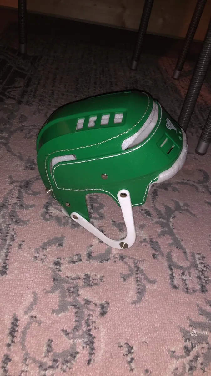 Hurling helmet - Image 3
