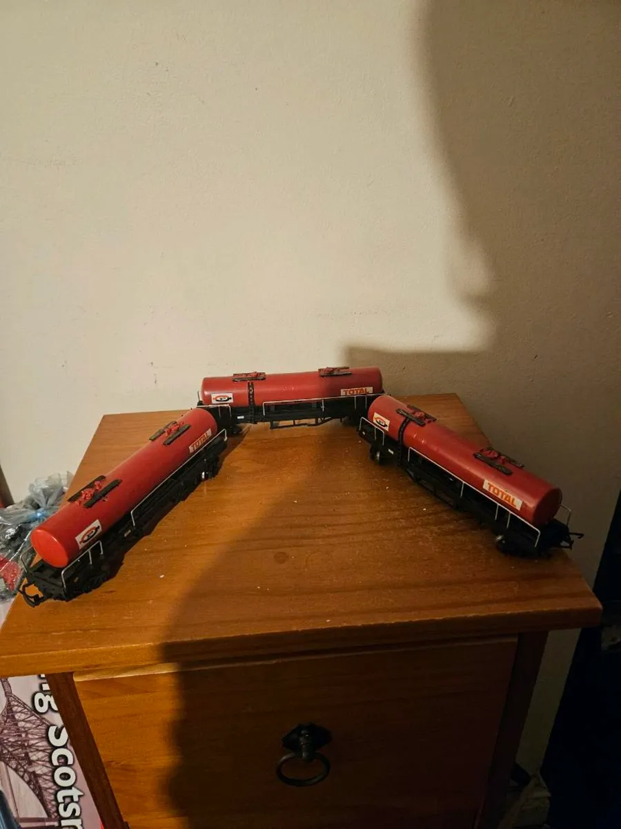 Hornby Triang OO Gauge Oil Tankers - Image 1