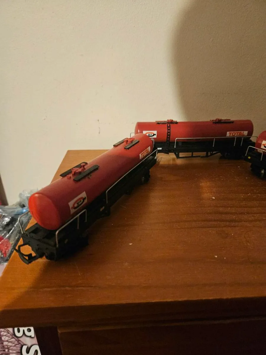 Hornby Triang OO Gauge Oil Tankers - Image 2