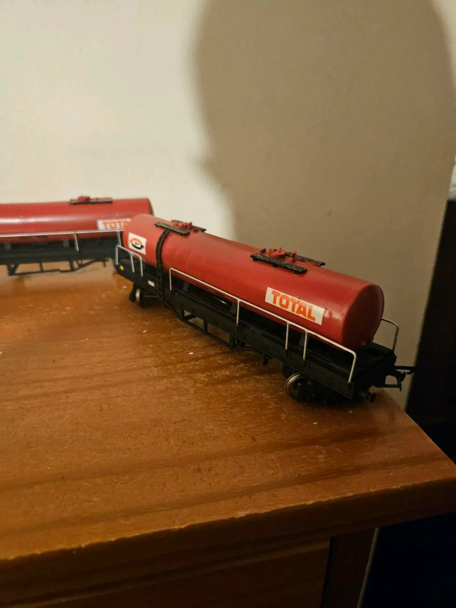 Hornby Triang OO Gauge Oil Tankers - Image 4