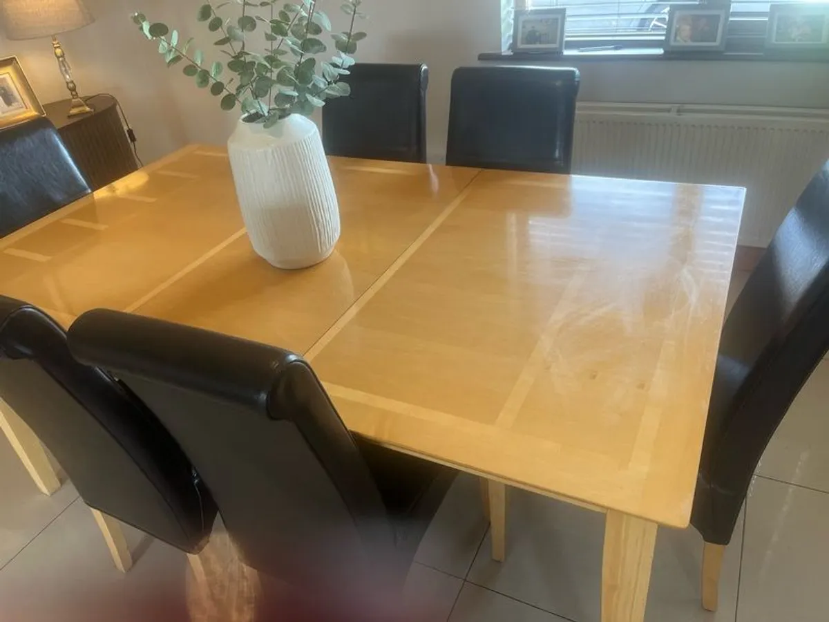 Dining table and 6 chairs - Image 2
